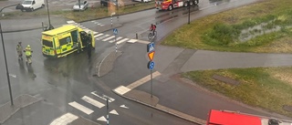 Person på elsparkcykel påkörd av bil i Linköping