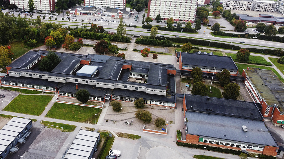 87 anställda på Årbyskolan i Eskilstuna skriver gemensamt om den föreslagna nedläggningen av skolans högstadium.