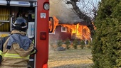 JUST NU: Villa i brand med öppna lågor: "Helt övertänd"