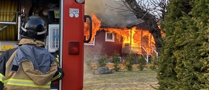 JUST NU: Villa i brand med stora lågor: "Helt övertänd"
