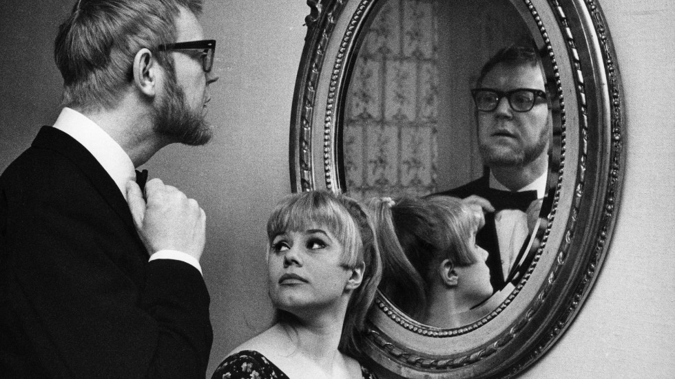 Regissören Vilgot Sjöman och Lena Nyman gjorde skandalsuccé på 60-talet med vänsterbudskapet och nakenscenerna i filmen "Jag är nyfiken – gul". Arkivbild.