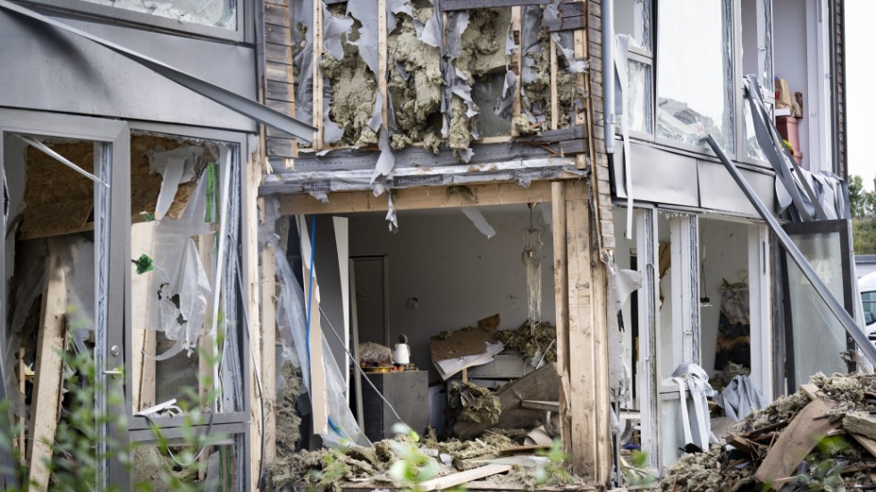 De förstörda radhusen i Fullerö utanför Uppsala som sprängdes tidigt på morgonen den 28 september. Arkivbild.