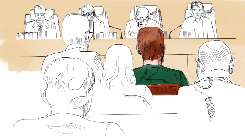21-åringen tecknad under huvudförhandlingen som hölls i en säkerhetssal i Attunda tingsrätt i Sollentuna.