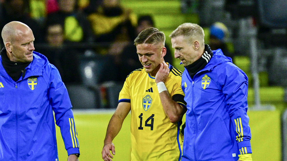 Jesper Karlsson åkte på en rejäl smäll i slutet av landskampen mot Moldavien.