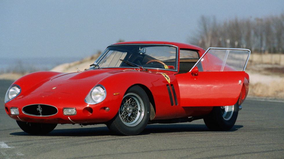 En klassisk Ferrari från 1962 av typen 250 Gran Turismo har sålts på auktion för motsvarande 560 miljoner svenska kronor. Det var mindre än väntat. Arkivbild.