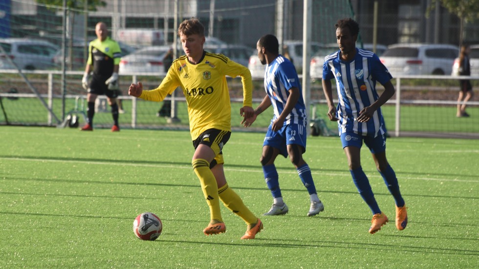 Cevin Karlsson är fostrad i Vimmerby IF och gjorde ett par matcher med A-laget förra säsongen. Numera tillhör han Kalmar FF.
