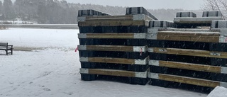Kommunen bygger badbrygga – mitt i vintern