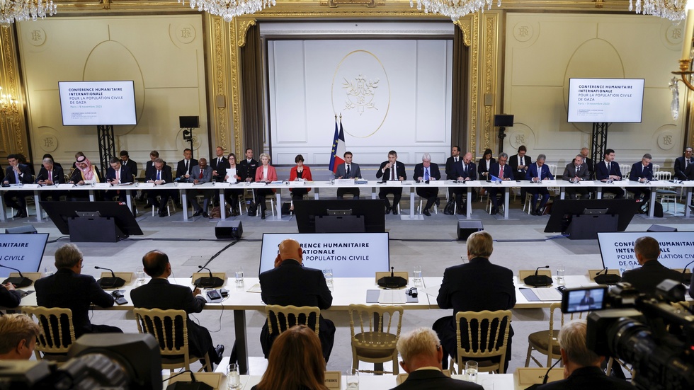 Hjälp till Gazaremsan diskuteras under torsdagens möte i Paris, där över 50 länder deltar.