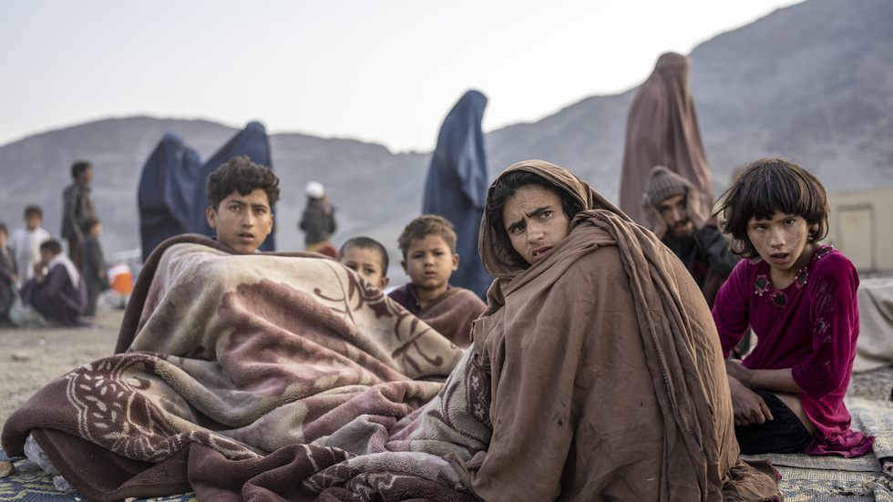 Afghanska flyktingar vid gränsen till Pakistan. Arkivfoto.