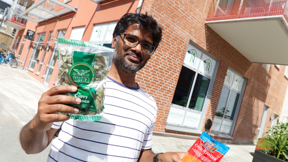 Dhanapal Govindaraj, forskningsingenjör på Linköpings Universitet, öppnar nu en butik i Ebbepark tillsammans med sin fru Padmini. I butiken säljs indiska råvaror.