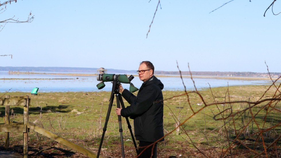 Olof Hjelm är ordförande i Linköpings fågelklubb. Han anser att länsstyrelsen är för passiva vad gäller förvaltandet av Svartåmynningens naturreservat.