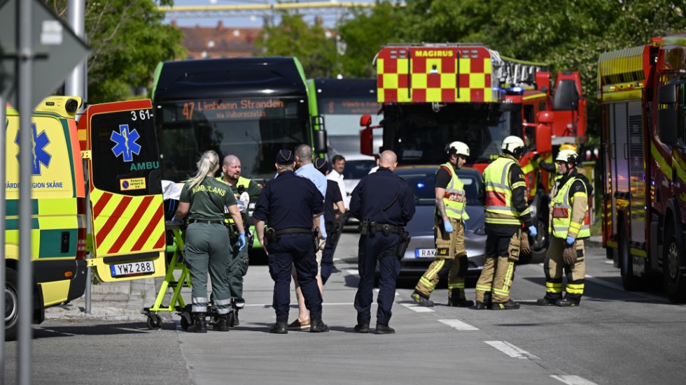 En tonårsflicka har skadats i en smitningsolycka i Malmö