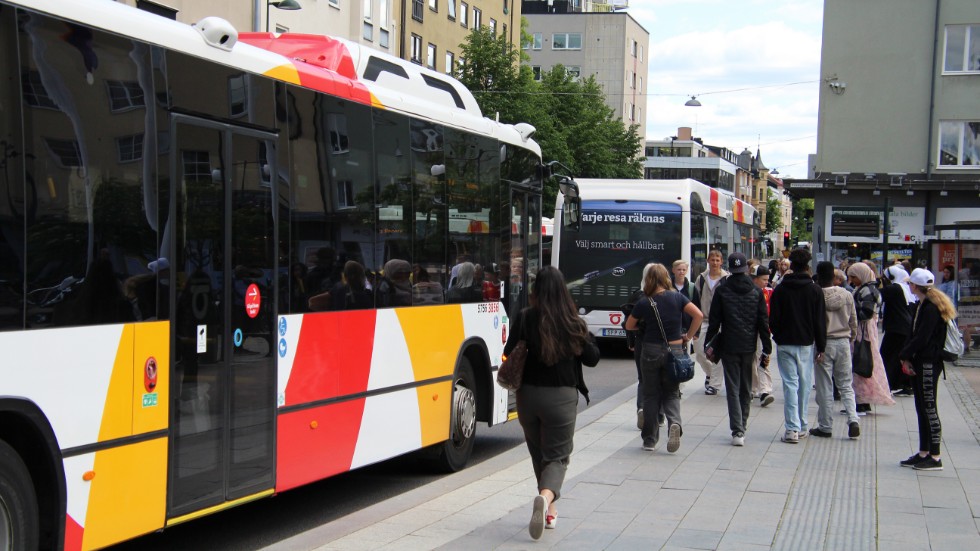 Bussresenärerna till och från Linköping ställer orimliga krav, skriver En förbannad resenär som förstår de chaufförer som så snabbt som möjligt vill få ut resenärerna ur bussen.