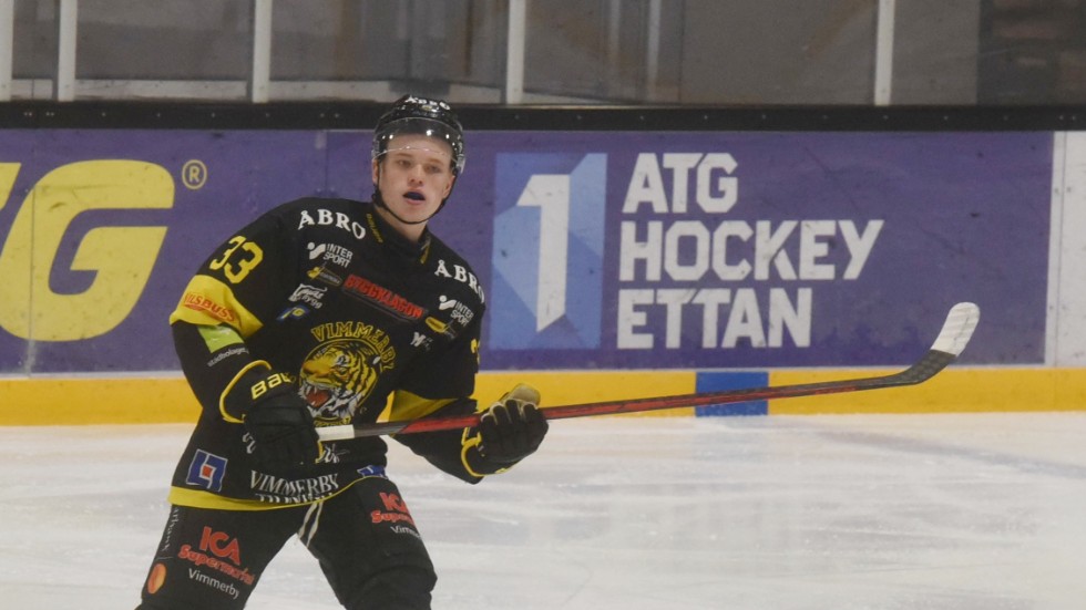 Anton Fredriksson gjorde sin debut i seniorhockey för VH mot Nybro.