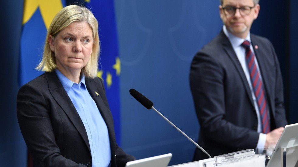 Statsminister Magdalena Andersson (S) och finansminister Mikael Damberg (S) under regeringens pressträff på tisdagen om nya åtgärder kopplade till coronapandemin.