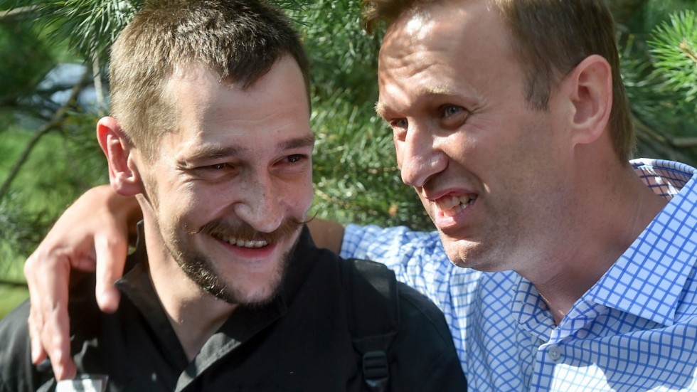 Den ryska oppositionspolitikern Aleksej Navalnyj (till höger) och hans bror Oleg Navalnyj, tillsammans på en bild från 2018.