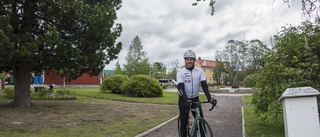 Simon cyklar genom Sverige – utan att äta