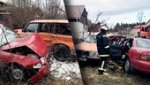 Våldsam olycka: Personbil körde in i husvägg – och kraschade in i personbil