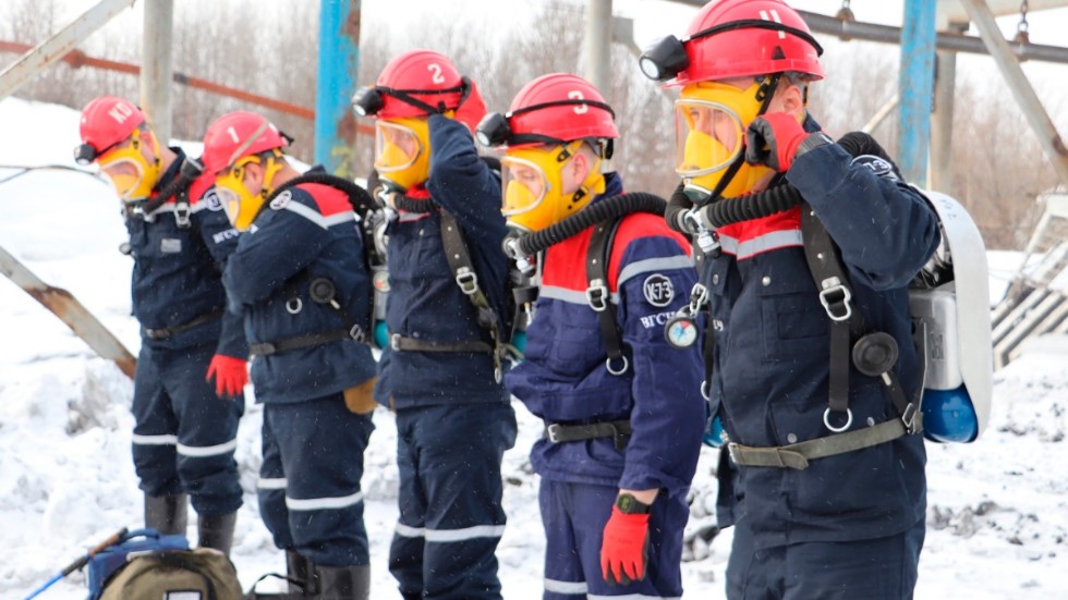 Räddningsarbetare vid gruvan.