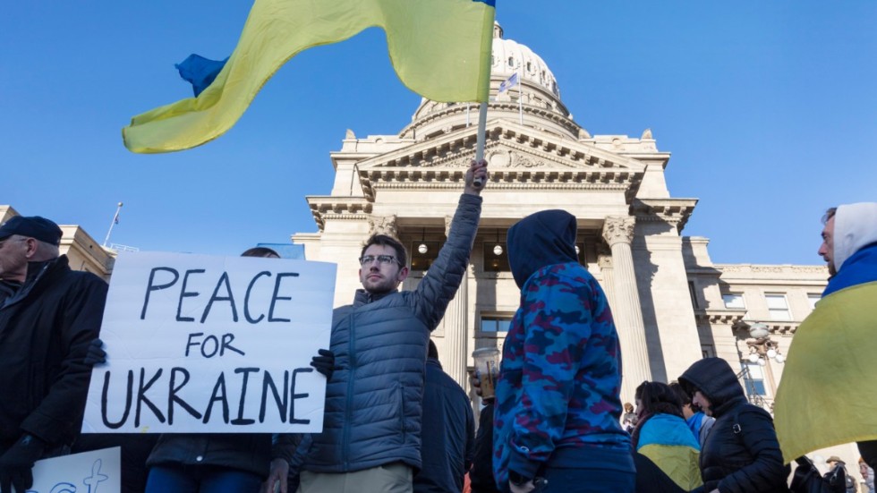 En demonstration till stöd för Ukraina i Idaho i USA. Omvärlden har lyckats samla sig till ett mycket starkt svar på Moskvas försök att  med militärt våld krossa Ukraina.