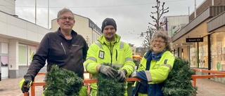 Bråda dagar för att få julbelysningen tänd: "Kan bli kortslutning"