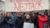 Norrbottningar i Stockholm för att manifestera mot vaccinpass • "Jättemycket folk och hög stämning" • Sågar smittskyddsläkarens argument