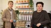 Kalle och Noel, 20 år från Mariefred, har startat kafferosteri: "En barndomsdröm"