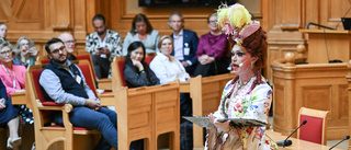 Dragqueen läste sagor i riksdagen