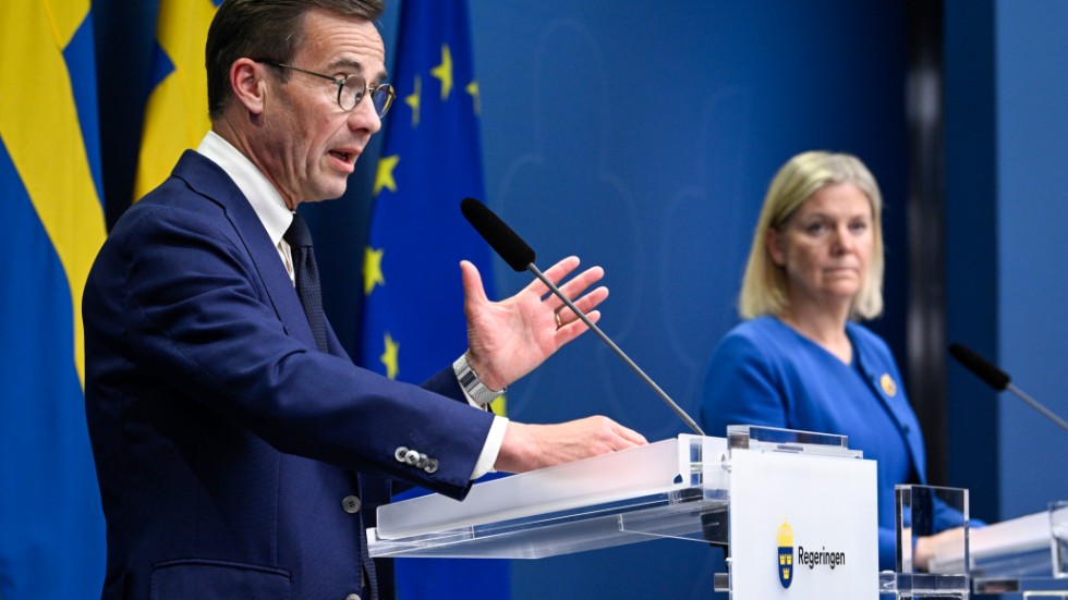Regeringen har beslutat att Sverige ska söka medlemskap i Nato. Moderaternas partiledare Ulf Kristersson och statsminister Magdalena Andersson (S) har en bred riksdagsmajoritet bakom sig.