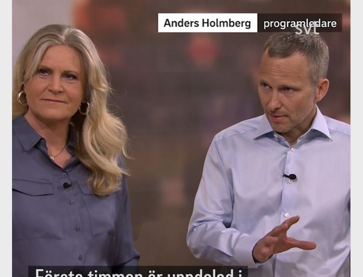 Camilla Kvartoft och Anders Holmberg leder kvällens partiledardebatt i SVT.