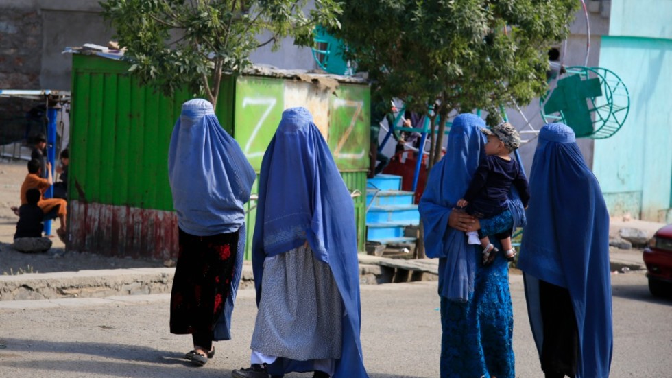 Kvinnor måste nu bära heltäckande slöja i Afghanistan, även om delar av ansiktet får synas. Arkivbild.