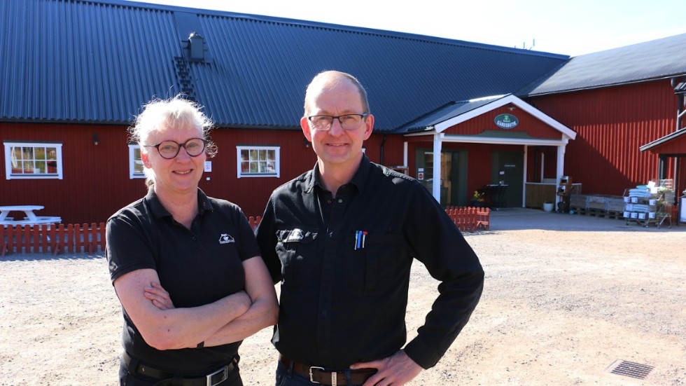 Elisabeth och Patrik Axelsson drivet gården i Stora Aby och jobbar hårt att utveckla både odlingarna och utflyktsmålet.