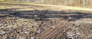 Vandaler härjade i naturreservat i Motala: "Allt låg huller om buller"