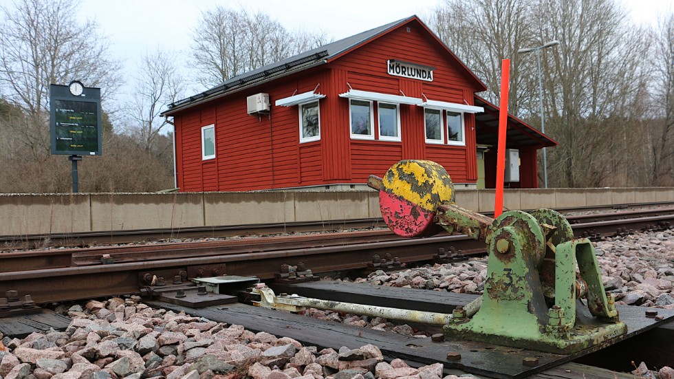 Möjligheten att åka tåg från Mörlunda station kom ett stort steg närmare, när regionens kolletivtrafiknämnd beslutade att ge trafikdirektören i uppdrag att utreda möjligheter och konsekvenser.