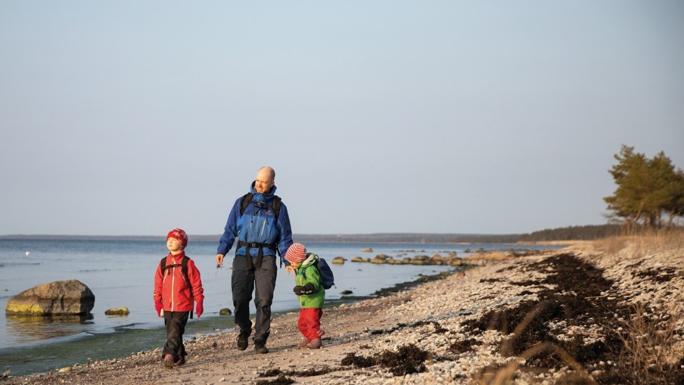 Friluftsentusiasten Morgan Sjöström och hans två barn, Idun och Love har varit med på pappas vandringsäventyr sedan de var små.