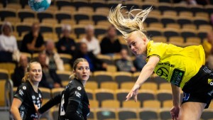 Koppang vräker in mål i både Sävehof och ligalandslaget
