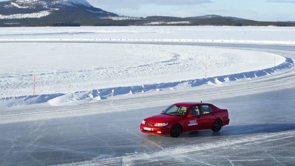 Skribenten tycker att till exempel biltestbranschen är något att framhäva i Norrbotten.