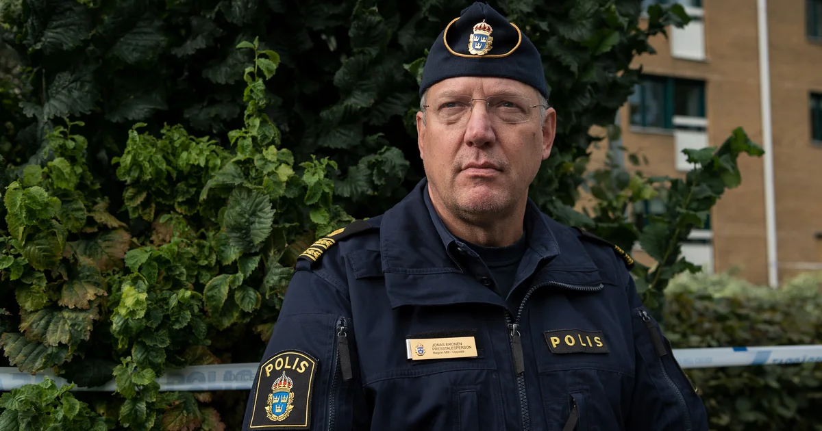 Efter skottlossningen – polis förhör pendlare: 
