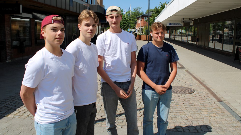 17-åringarna Hugo Ström, Alvin Habbe Didriksson, Oliver Arvidsson och Martin Larsson har alla fått sommarjobb.
