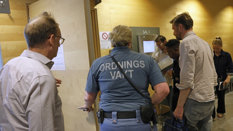 Häktningsförhandlingarna hölls i säkerhetssalen på Södertörns tingsrätt under tisdagen.