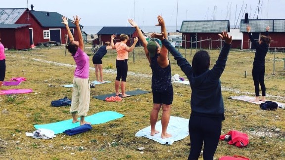 Morgonyoga i Lickershamn 
