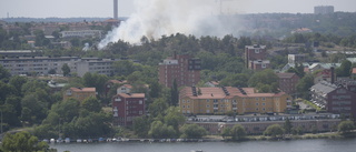 Markbrand i Stockholm – rök över E4