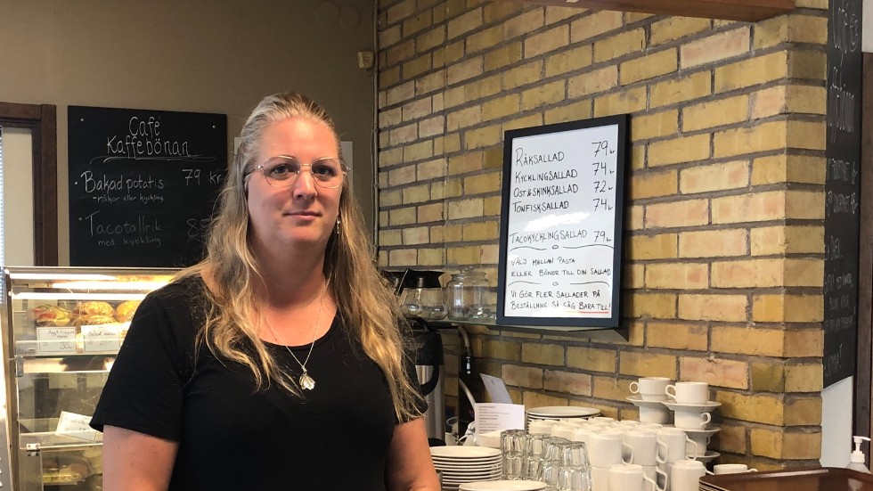 "Jag tycker egentligen om hela biten med café. Det är socialt trevligt, många trevliga stamkunder. Sedan har jag har en livsmedelsutbildning i grund och botten, så det är det jag är intresserad av", berättar Linnea Nilsson som tar över Kaffebönan Café Vimmerby.