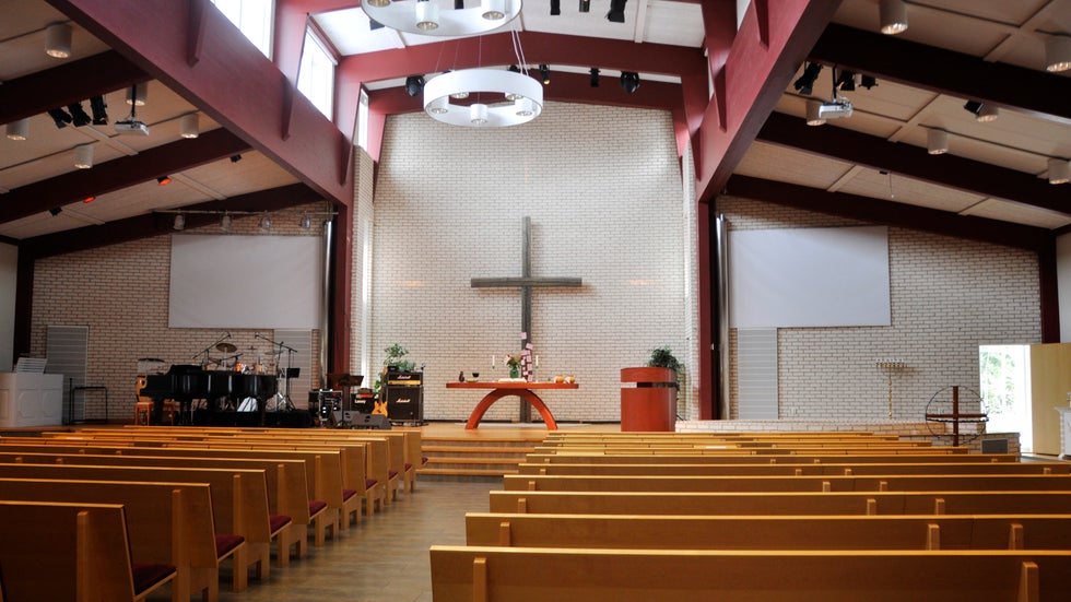 Efter det att Furuhöjdskyrkans pastor och föreståndare Lukas Ternborg höll en predikan har Östhammars kommun nekat kyrkans ungdomsförening aktivitetsstöd.