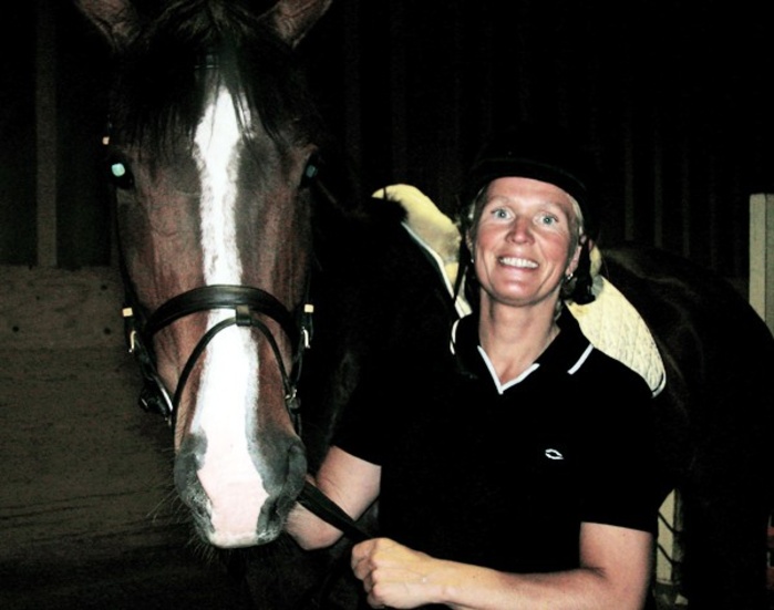 På väg till Duseborg. I morgon ska Pernilla Bjuhr och hästen Durage tävla i Duseborg - en tävling som ryttarna själva betraktar som en av landets finaste.