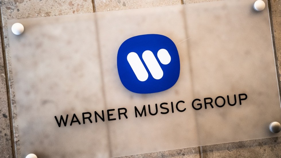 Även Warner Music upphör med verksamheten i Ryssland. Arkivgrupp.