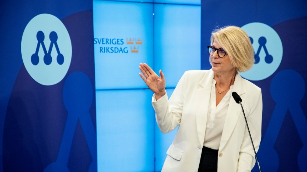 Överbud i gåvor till fossilbilsförare från Elisabeth Svantesson (M) överträffas av både SD och KD.