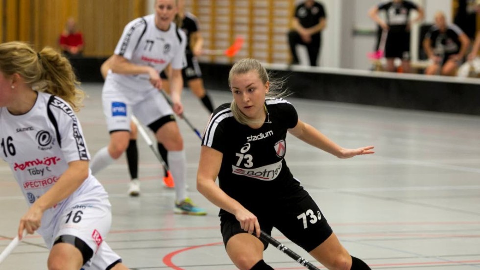 Efter flera månaders studier utomlands är Stina Sjögren tillbaka i Libk och gör comeback mot Rönnby i kväll.