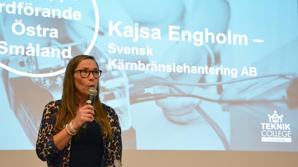 "Ni har valt helt rätt", säger Kajsa Engholm från SKB, Svensk Kärnbränslehantering till de närvarande eleverna.