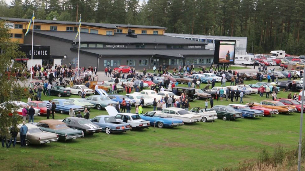 De populära Lönnebergaträffarna flyttar igen. Nu i sommar kommer Folkets park i Hultsfred att fyllas med veteranbilar och klassiker.